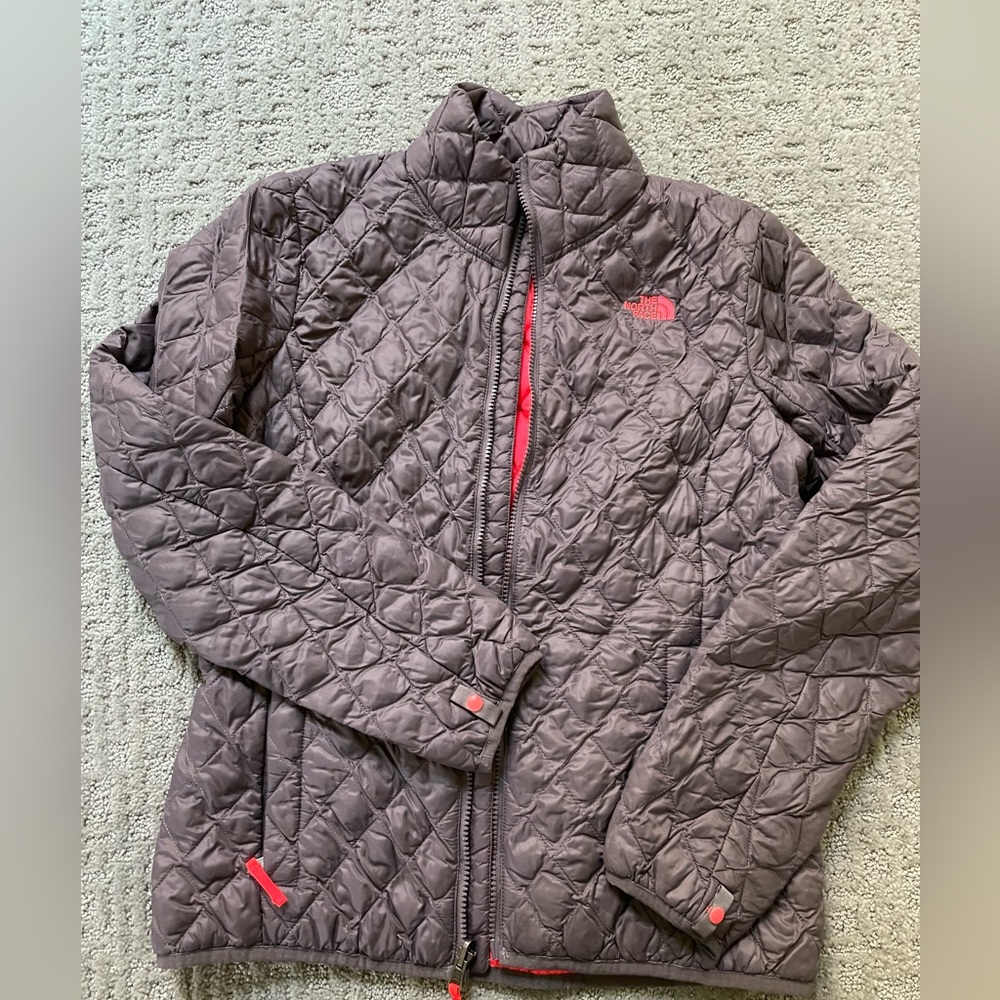 Woman’s The North Face jacket/ size M, plum color.